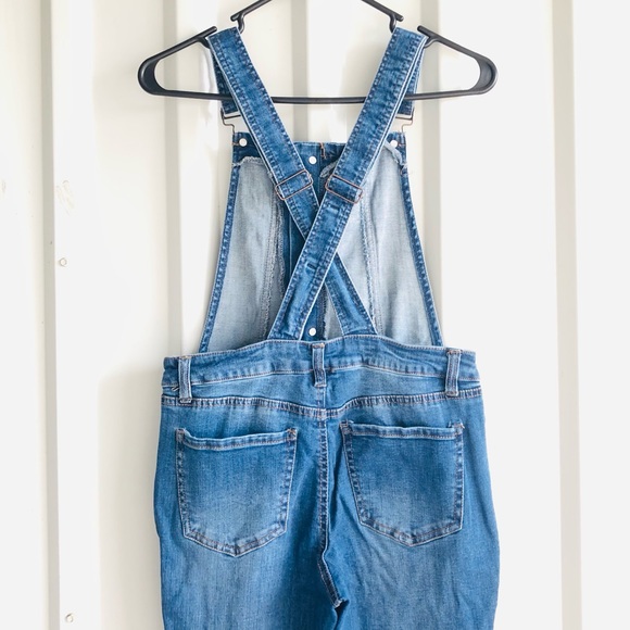 GUC✨ REFUGE women's medium blue jean denim overalls with criss cross back straps - Picture 5 of 13